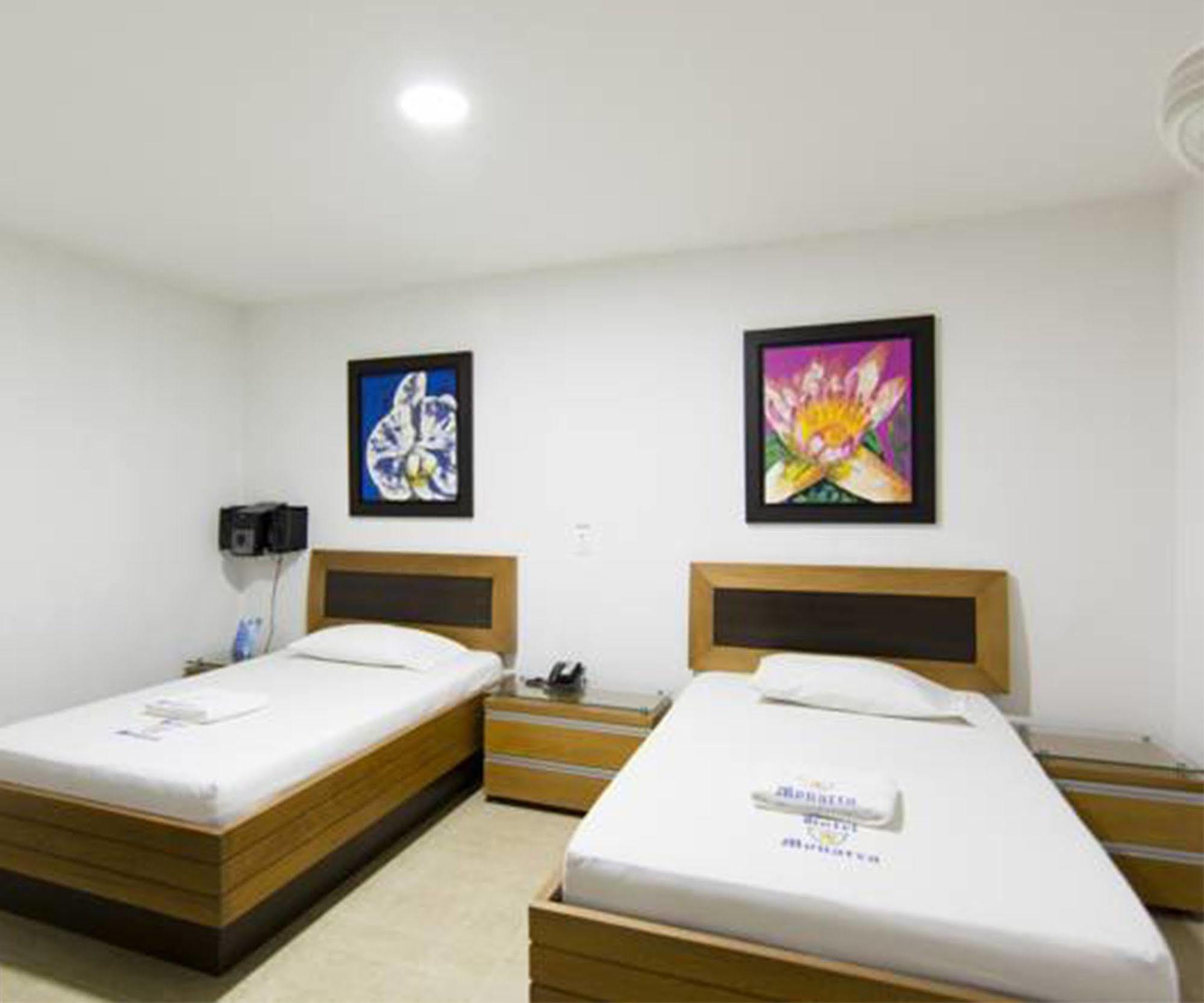 Hotel Monarca Itagui Exterior photo